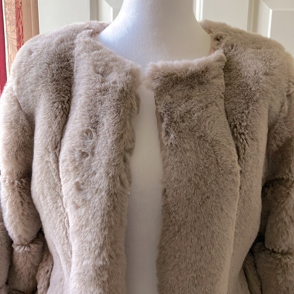 QIYE  Faux Fur Long Sleeve Jacket Lined Beige Size S - Picture 3 of 6